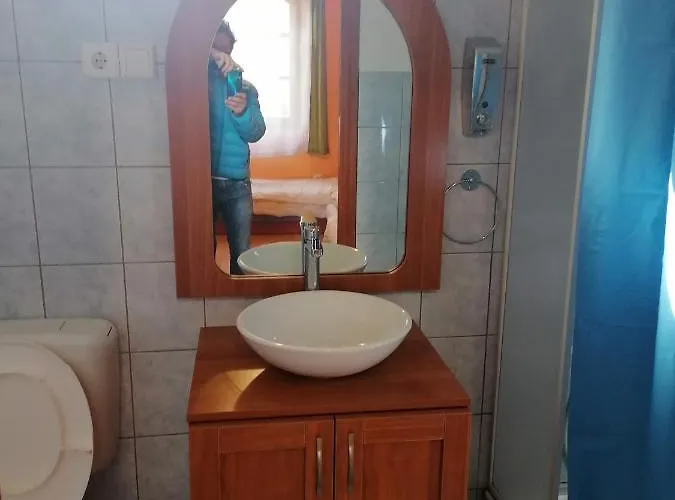 Park Vendeghaz בית הארחה 3*